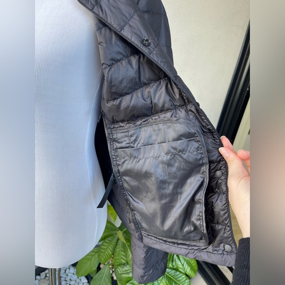 Uniqlo Lightweight Slim Down Puffer Jacket in Black, Small - Picture 10 of 14